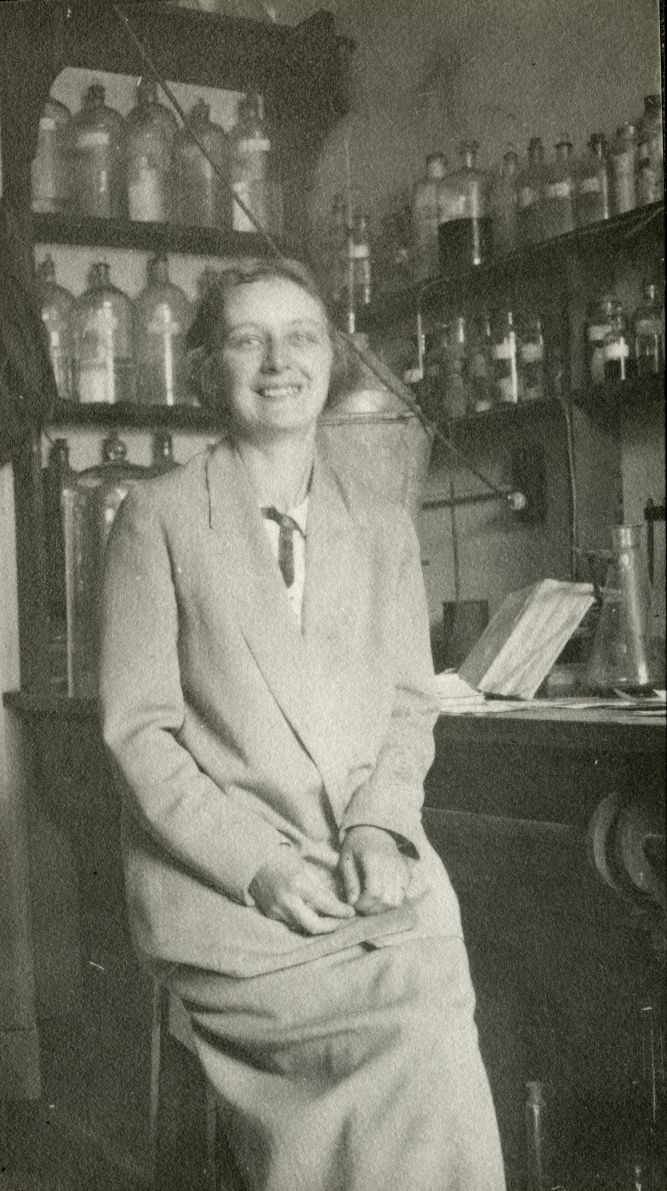 3. In her laboratory at the Dunn Institute, c. 1925. Reproduced courtesy of the Department of Biochemistry, University of Cambridge.